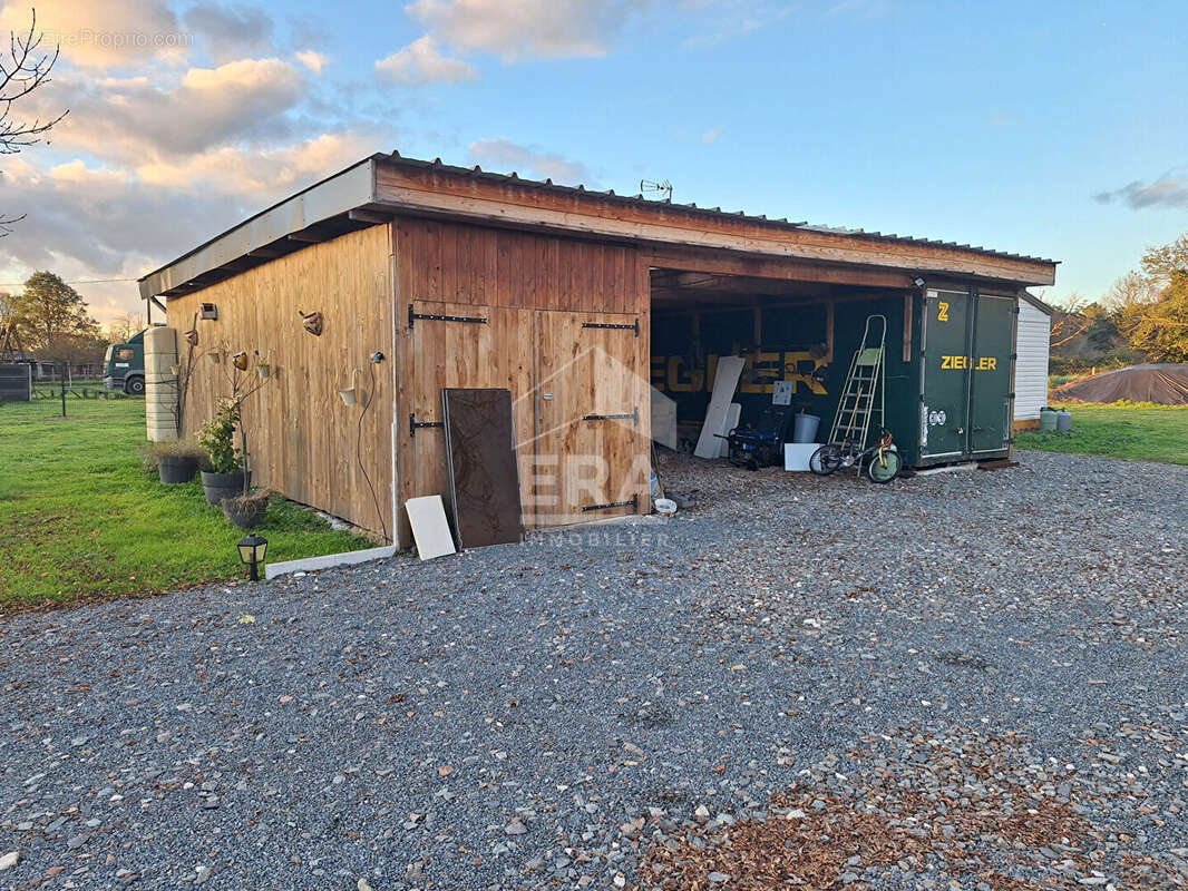 Maison à LA ROCHE-CHALAIS