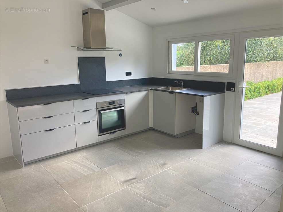 Maison à MONTELIMAR