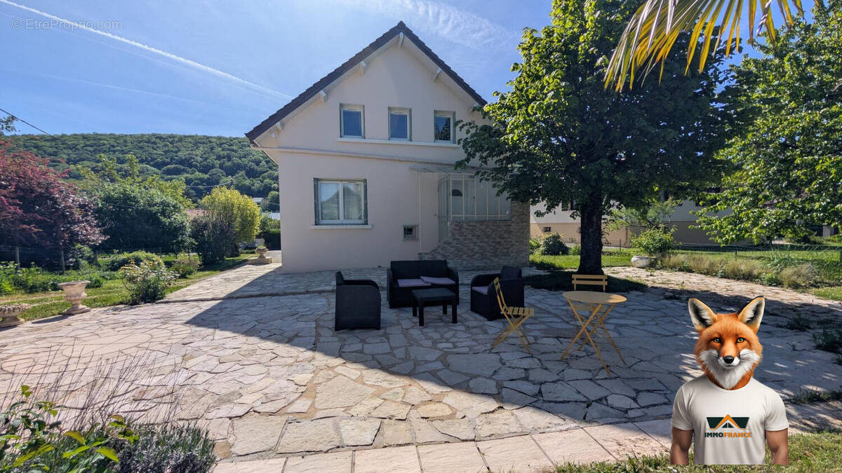 Maison à AVANNE-AVENEY