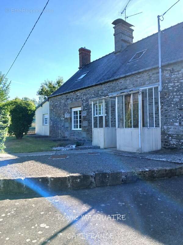 Maison en pierre à Sourdeval (50) – 4 pièces – 3 chambres dont 1 au rdc + dépendances – Terrain 2 500 m² - photo 3