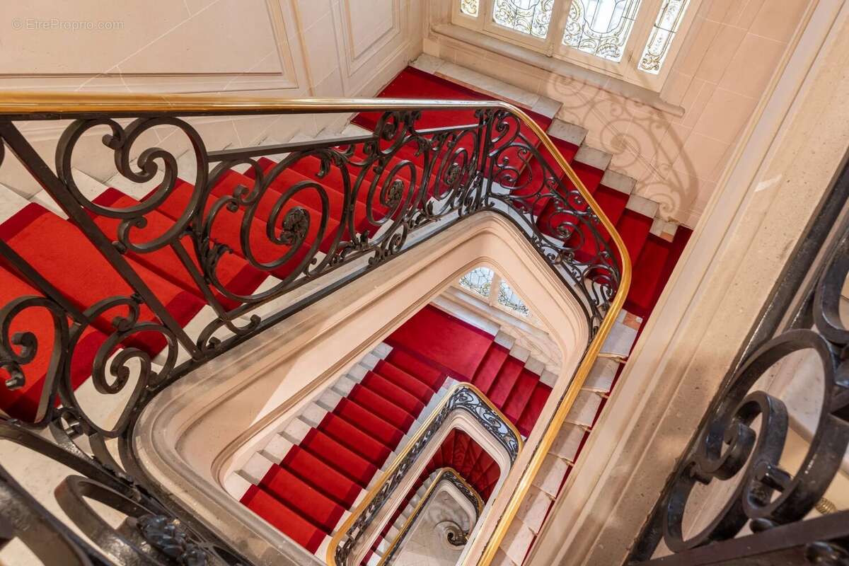 Commerce à PARIS-16E