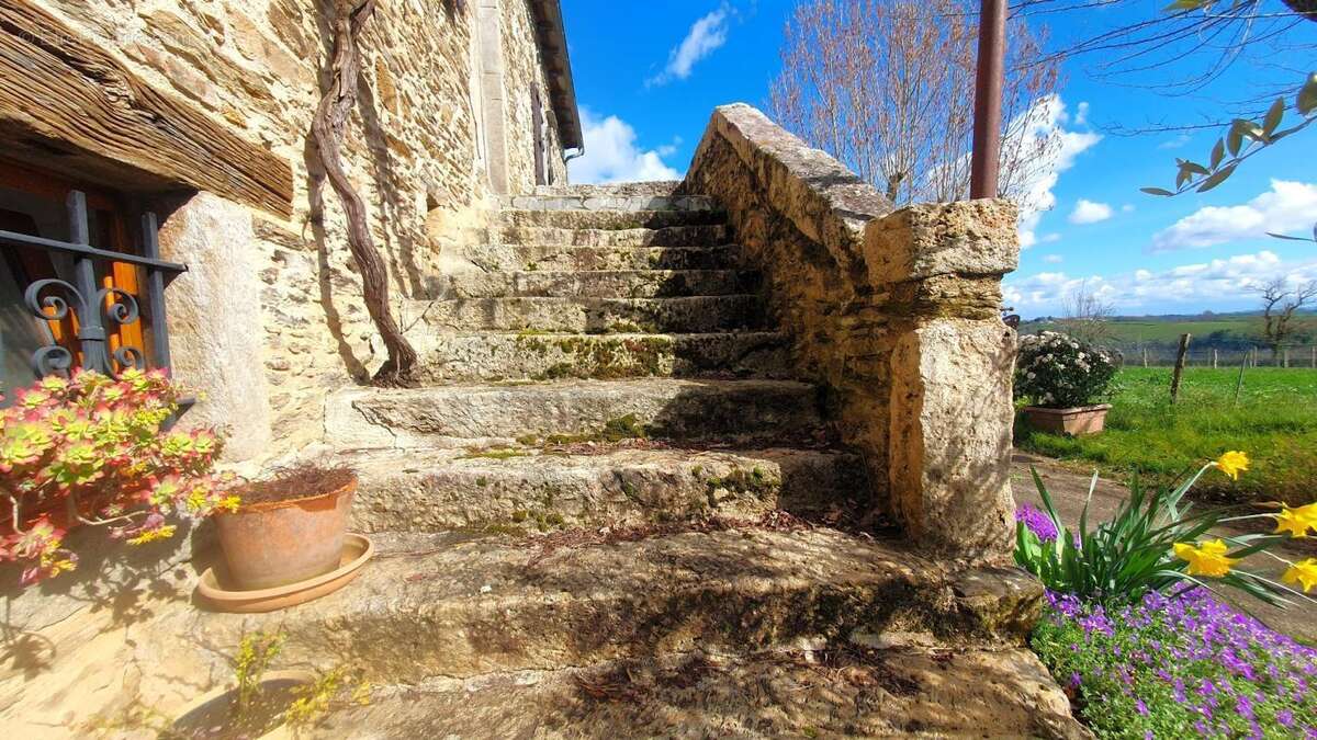 Maison à LA SALVETAT-PEYRALES