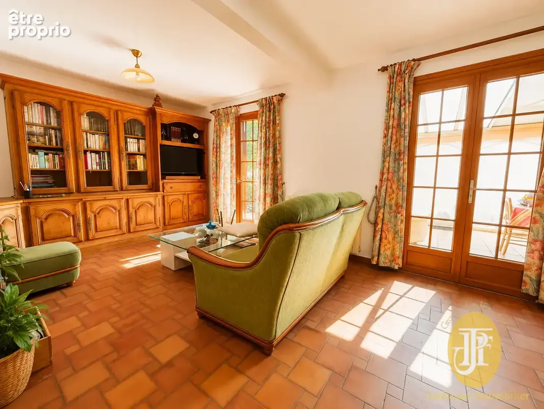 Maison Familiale - À 2 pas des bords de Seine et à seulement 15 minutes de la Gare de Vernon !! - photo 3