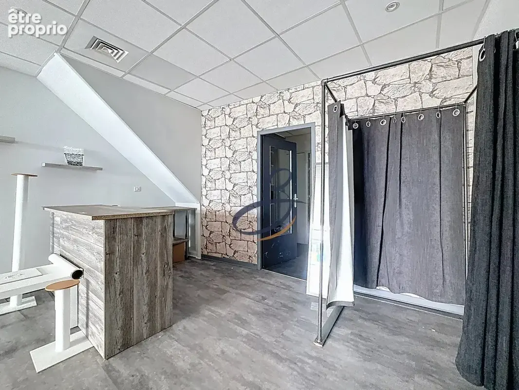 Vente Bureau-local Bourgoin-jallieu(38300) 110 000ï¿œ - photo 4