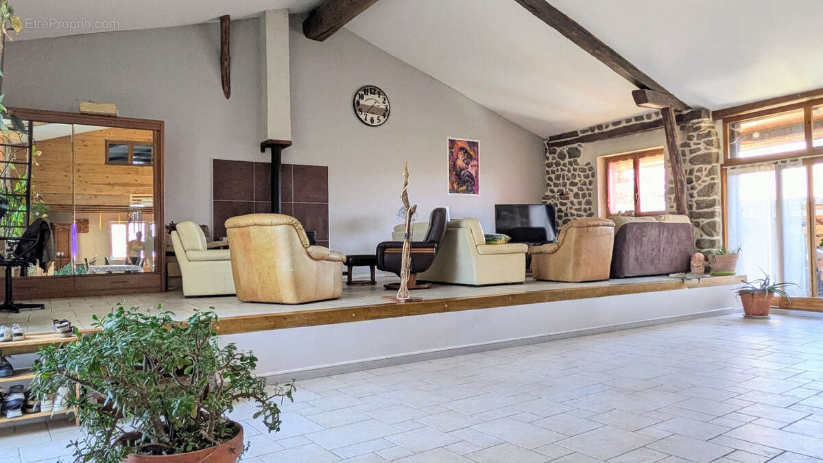 Maison en pierre de 196m2 - photo 5
