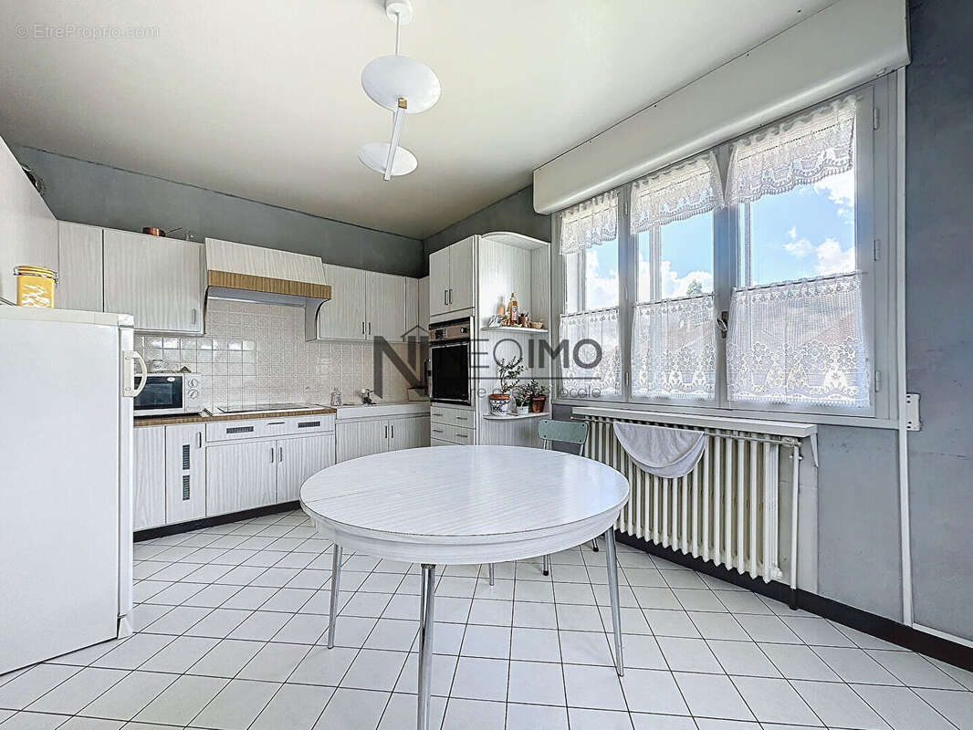 Maison à NEUFCHATEAU