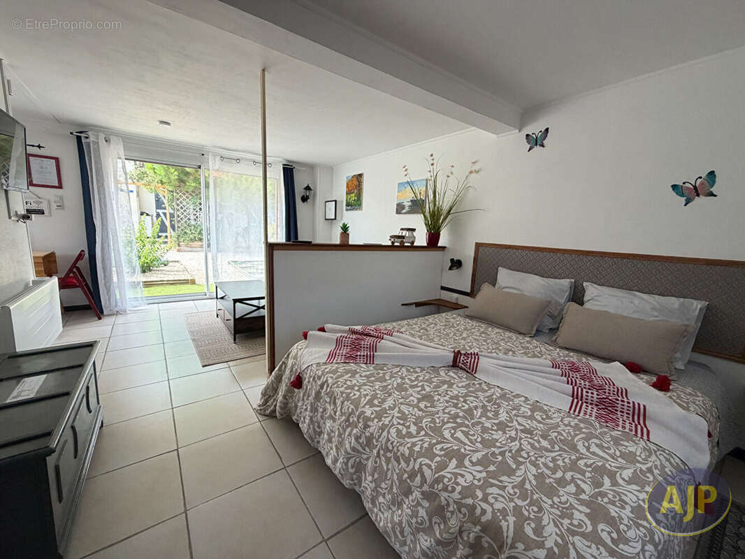 Maison de caractère avec piscine au centre de Pons - photo 12