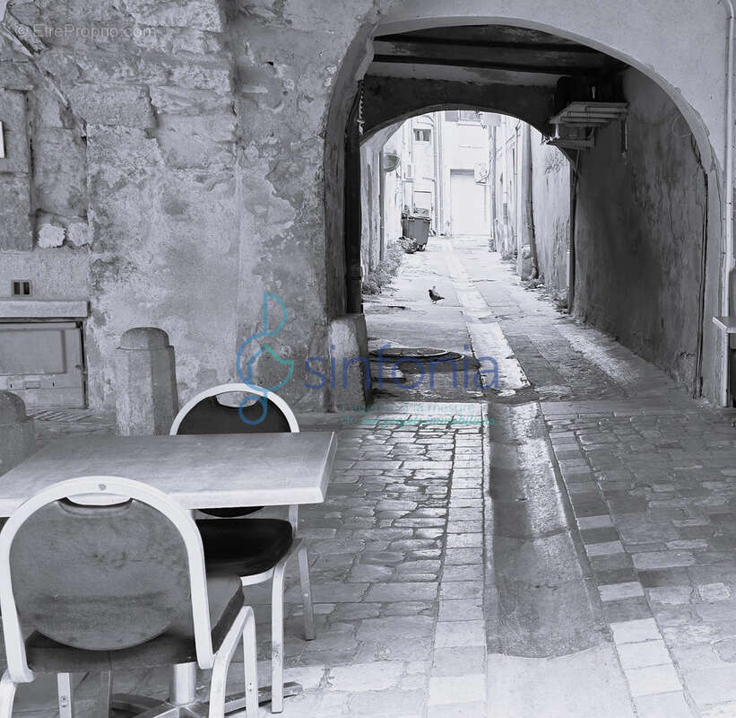 Commerce à UZES