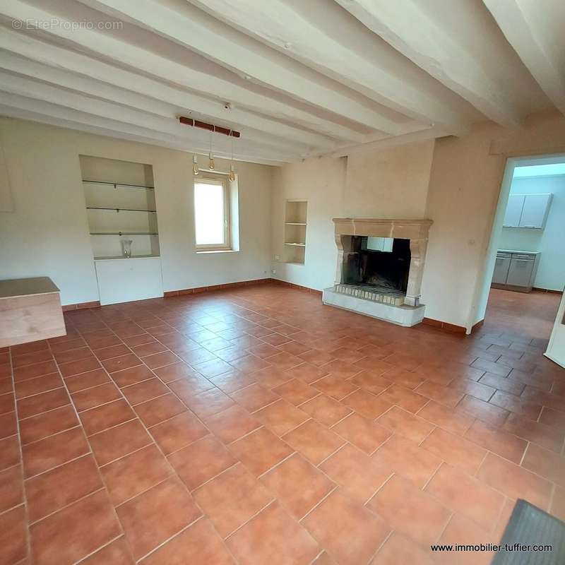 Maison à NEUVILLE-SUR-SARTHE