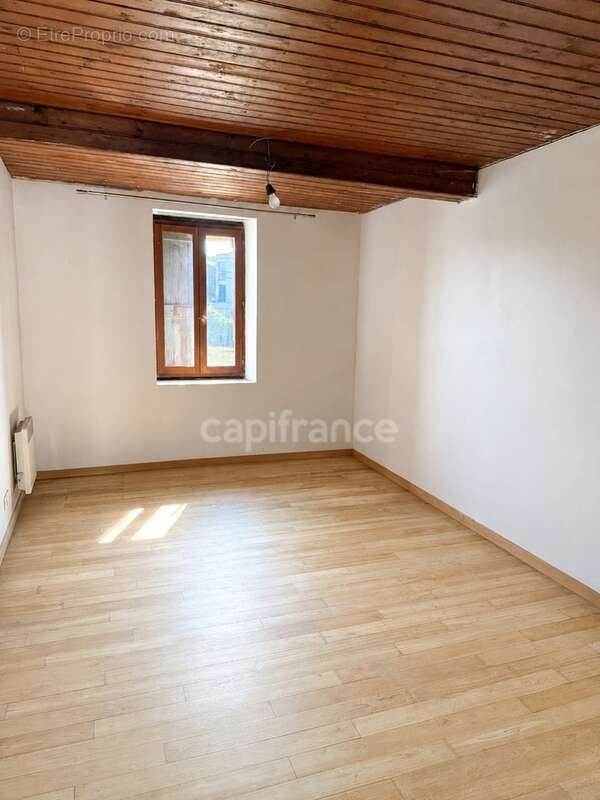 L'Isle En Dodon – Maison de village mitoyenne à rénover avec 700 m² de terrain, toiture neuve et fort potentiel - photo 8