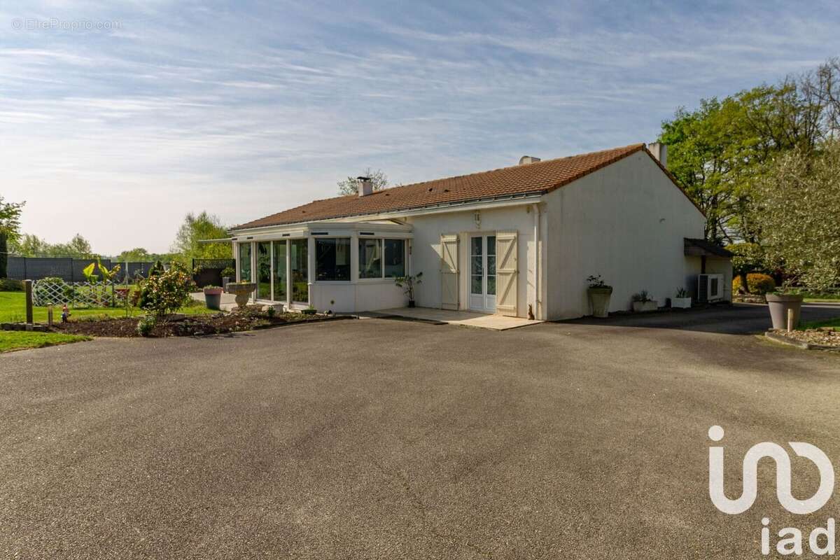 Photo 3 - Maison à BEAULIEU-SOUS-LA-ROCHE