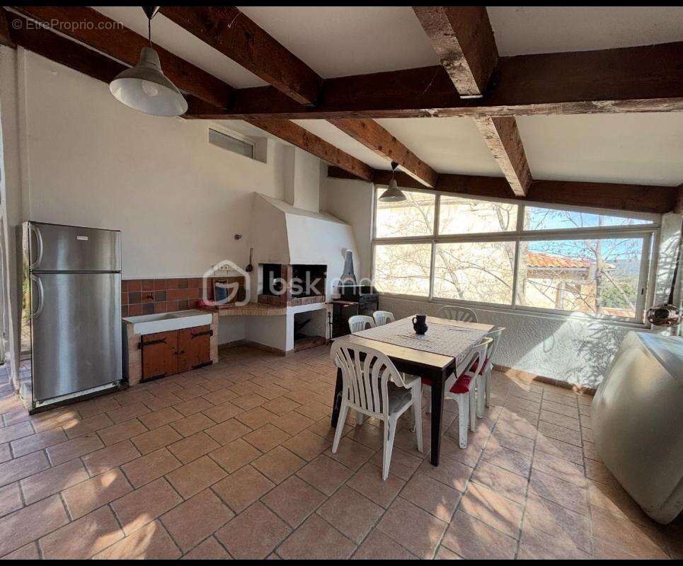 Maison à SIMIANE-COLLONGUE