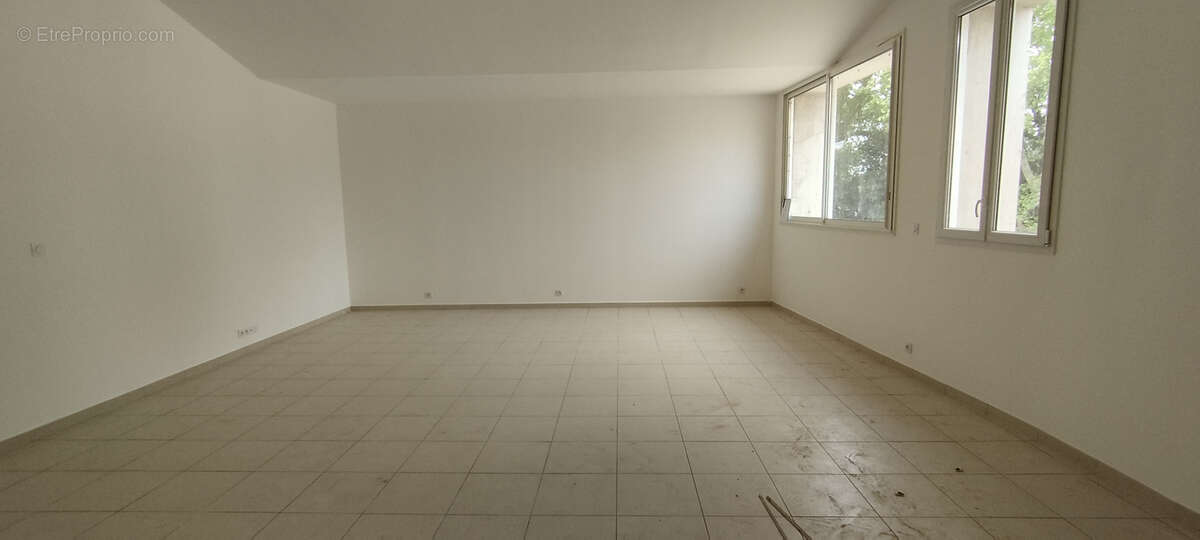 Jonquieres saint vincent  appartement type 3 de 83m2  terrasse  parking - photo 3