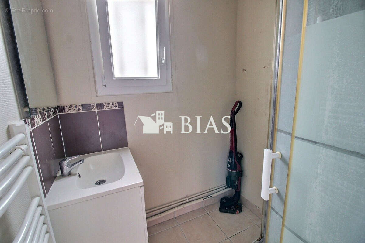 Maison à SAINT-OUEN-DE-THOUBERVILLE