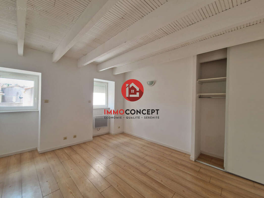 Appartement à BAGNOLS-SUR-CEZE