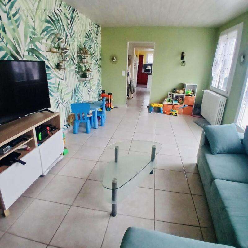 Maison à VERCEL-VILLEDIEU-LE-CAMP