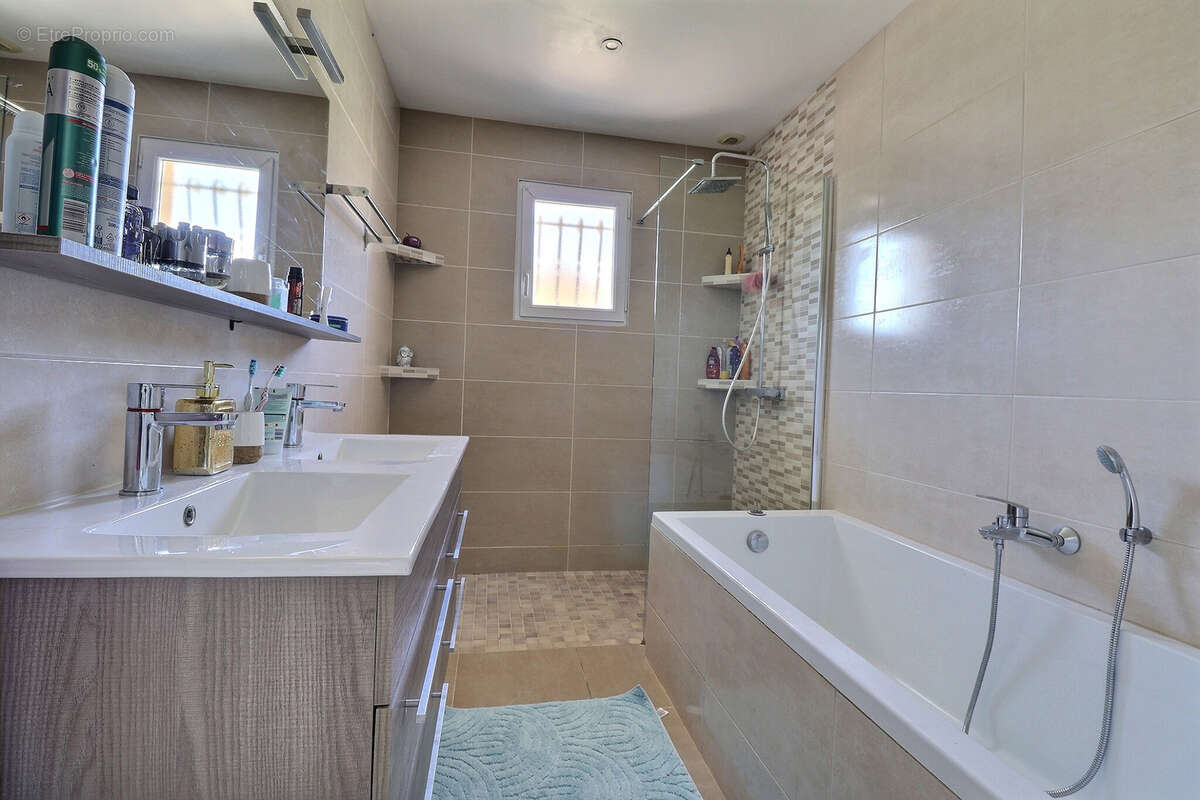 Maison à AMBARES-ET-LAGRAVE