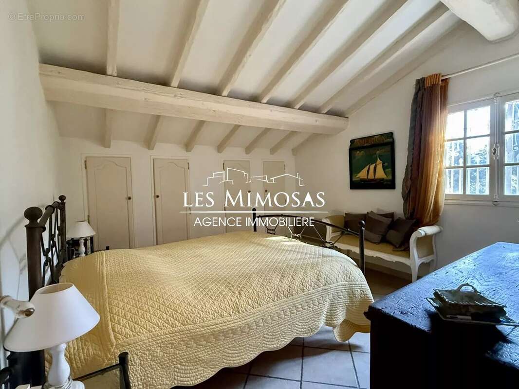 Maison à ROQUEBRUNE-SUR-ARGENS