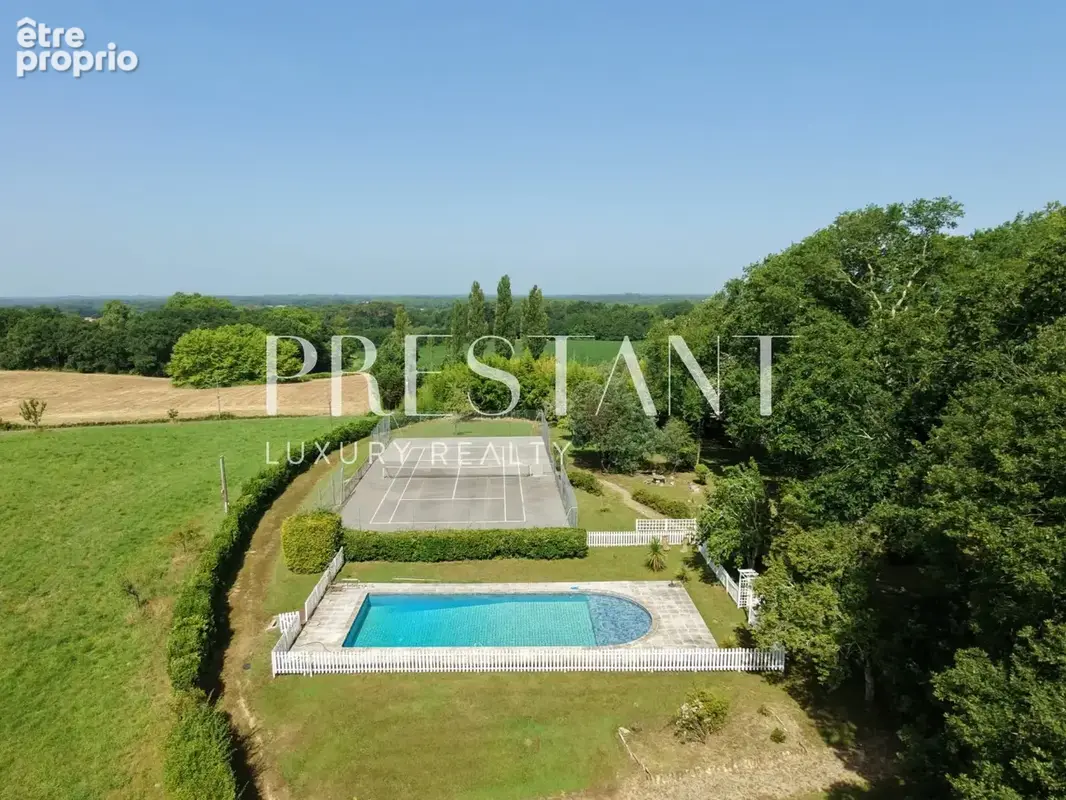 Château à vendre près de Bayonne- Demeure de caractère avec parc, piscine et tennis. - photo 3