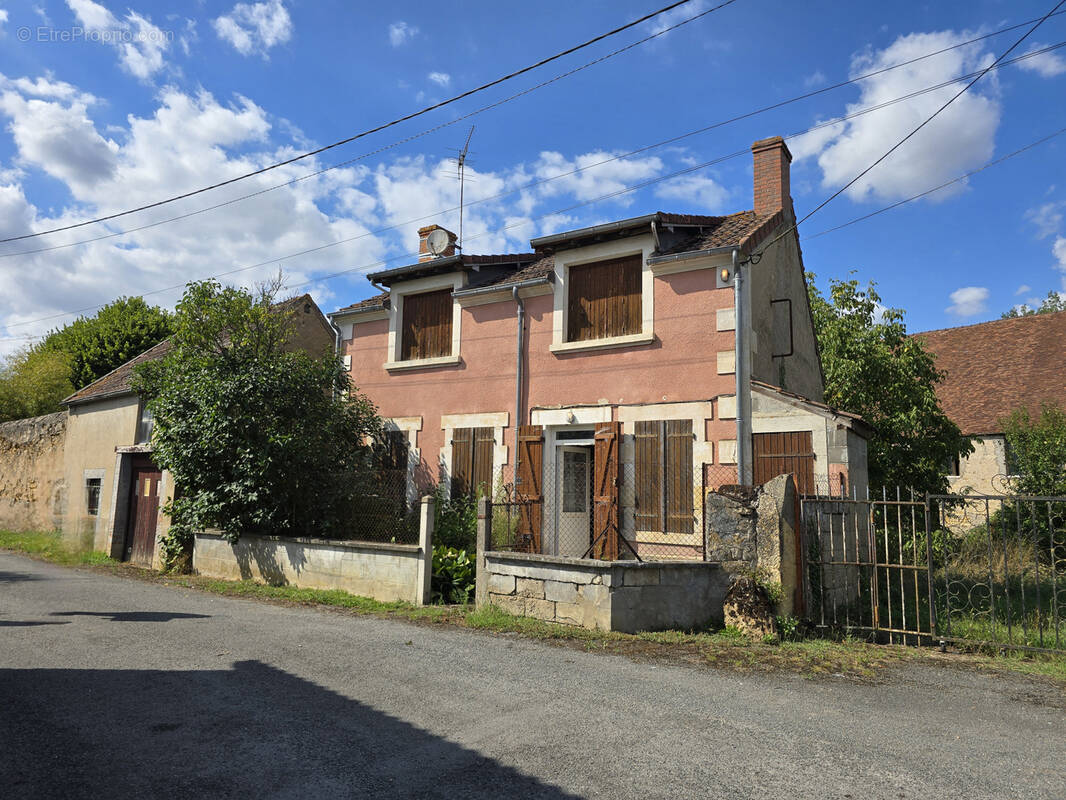 Maison à AINAY-LE-VIEIL