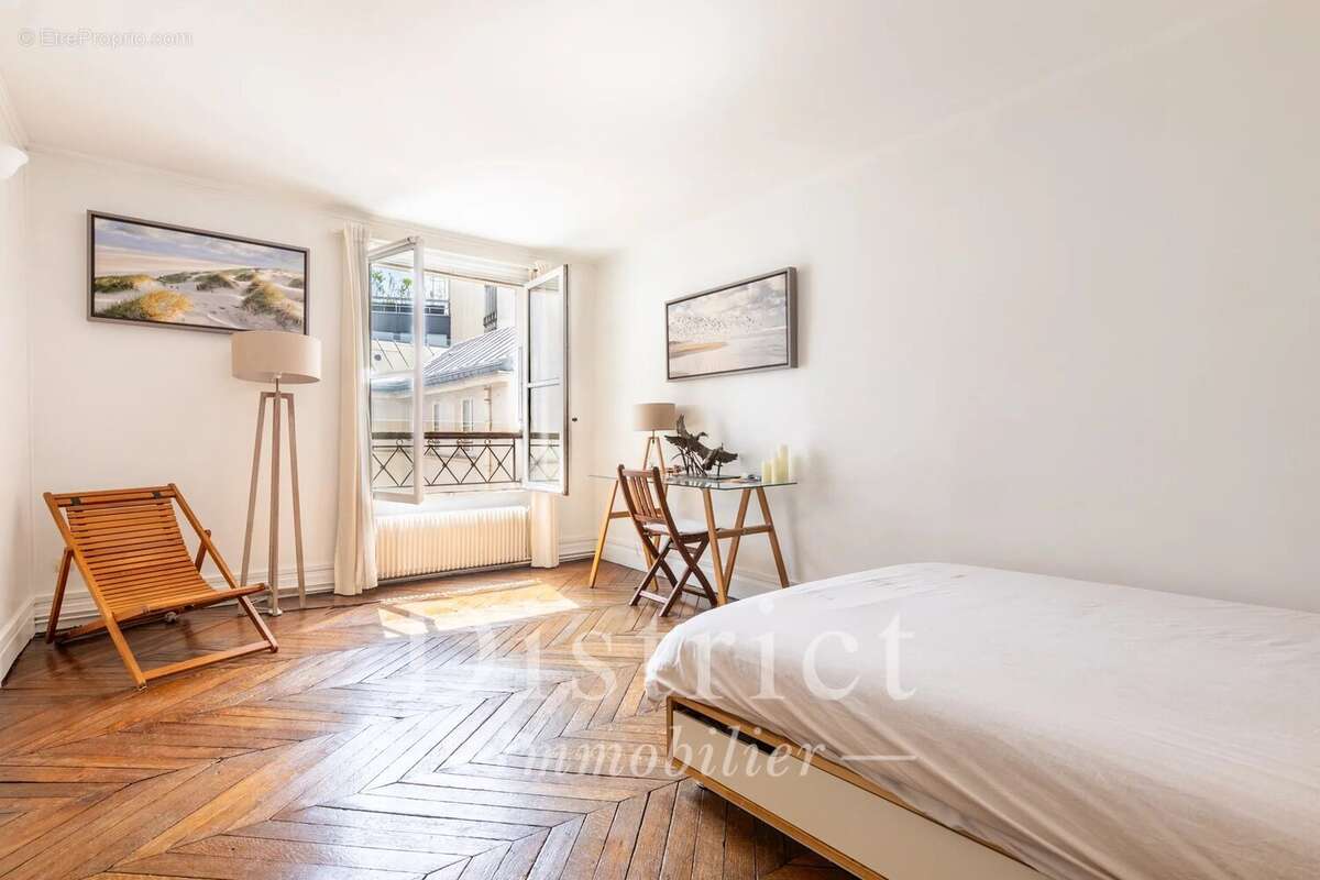 Appartement à PARIS-1E