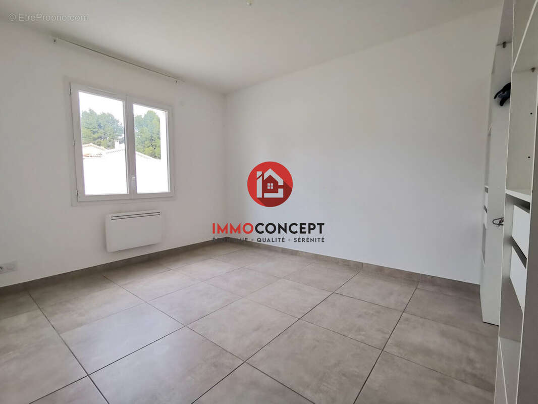 Maison à LAUDUN-L'ARDOISE