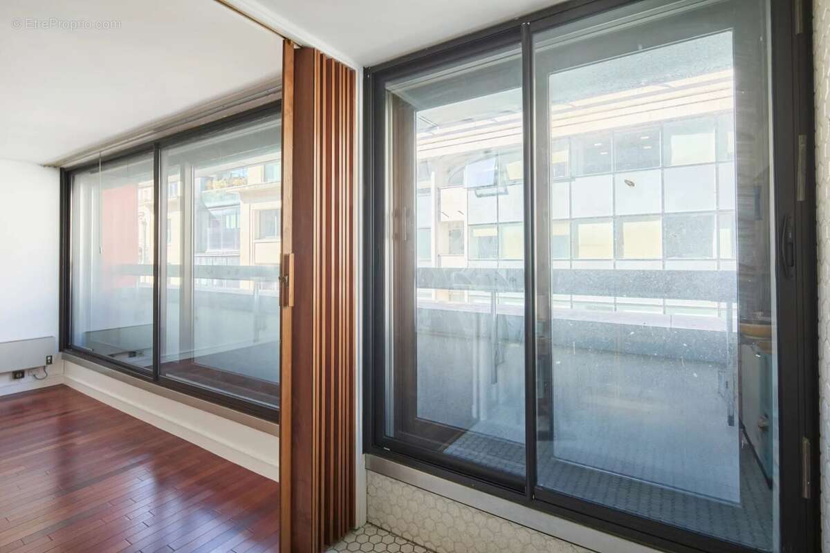 Appartement à PARIS-8E