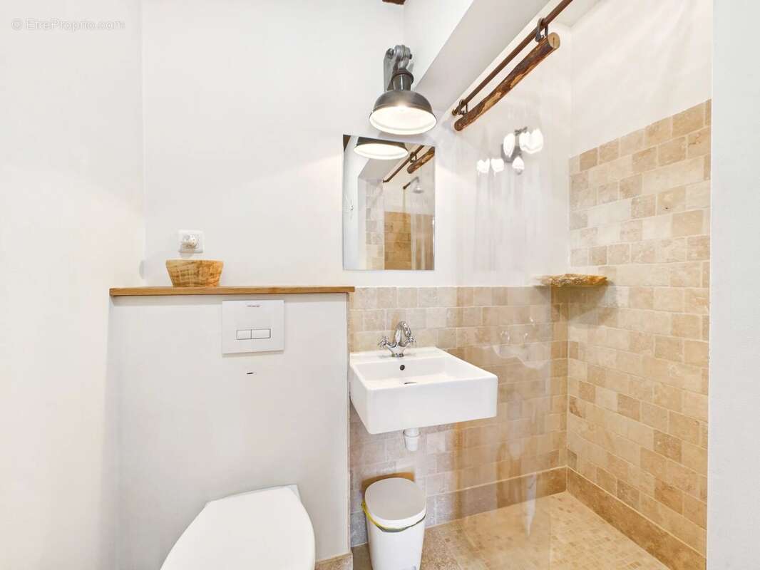 Propriété de caractère avec maison principale, annexes et piscine sur plus de 4,7 ha - photo 9