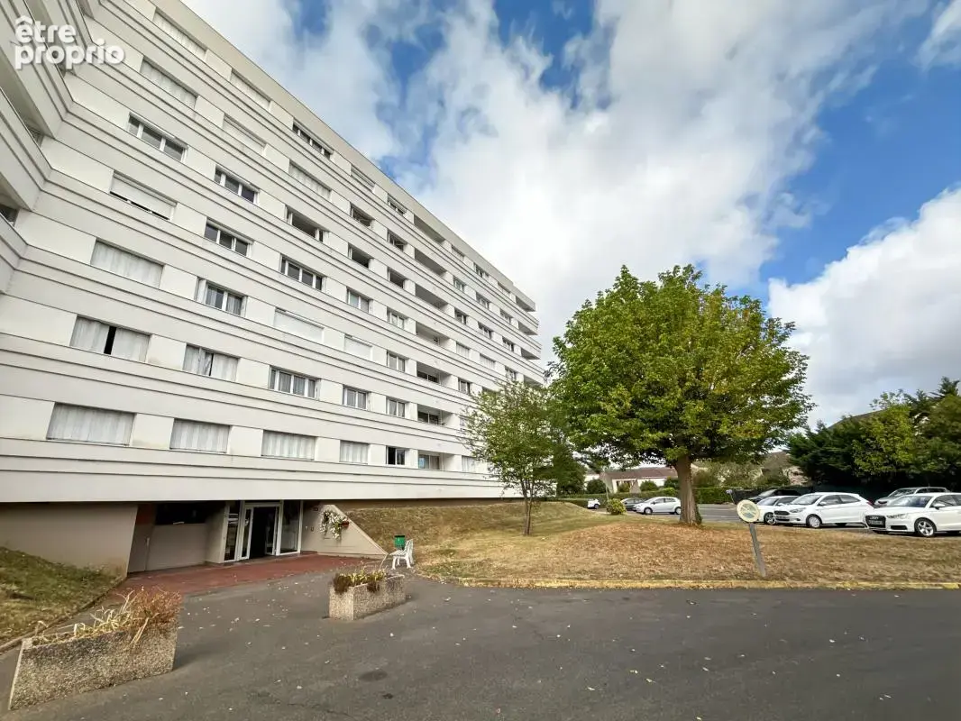  f1 meublé de 33,53 m² avec balcon, parking & cave — olivet - photo 3