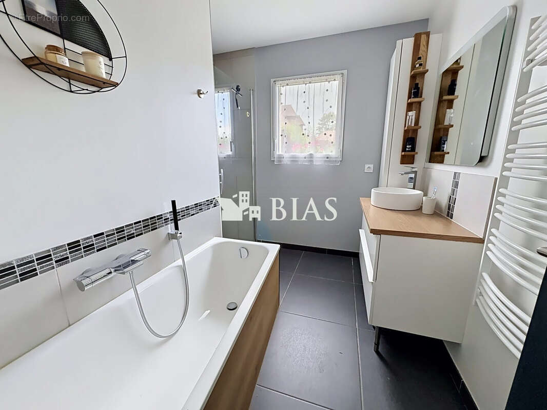 Maison 124 m² à Bourg-Achard  - photo 9
