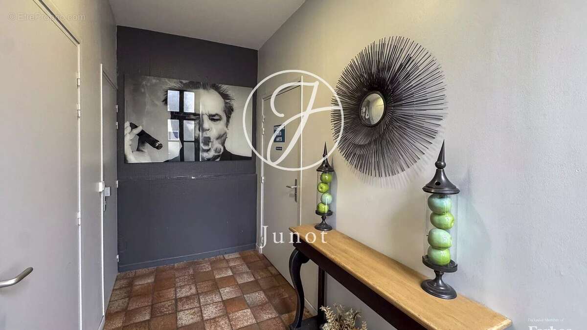 Lille - VIEUX LILLE - Immeuble de rapport à vendre - Local professionnel de 40m² - Duplex 4 pièces - 74m² loi carrez - 2 chambre - photo 7