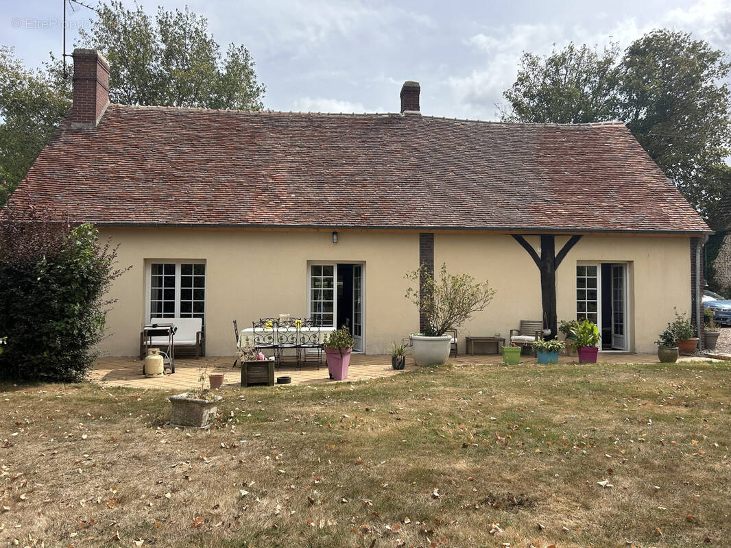 Maison à CHAMPS