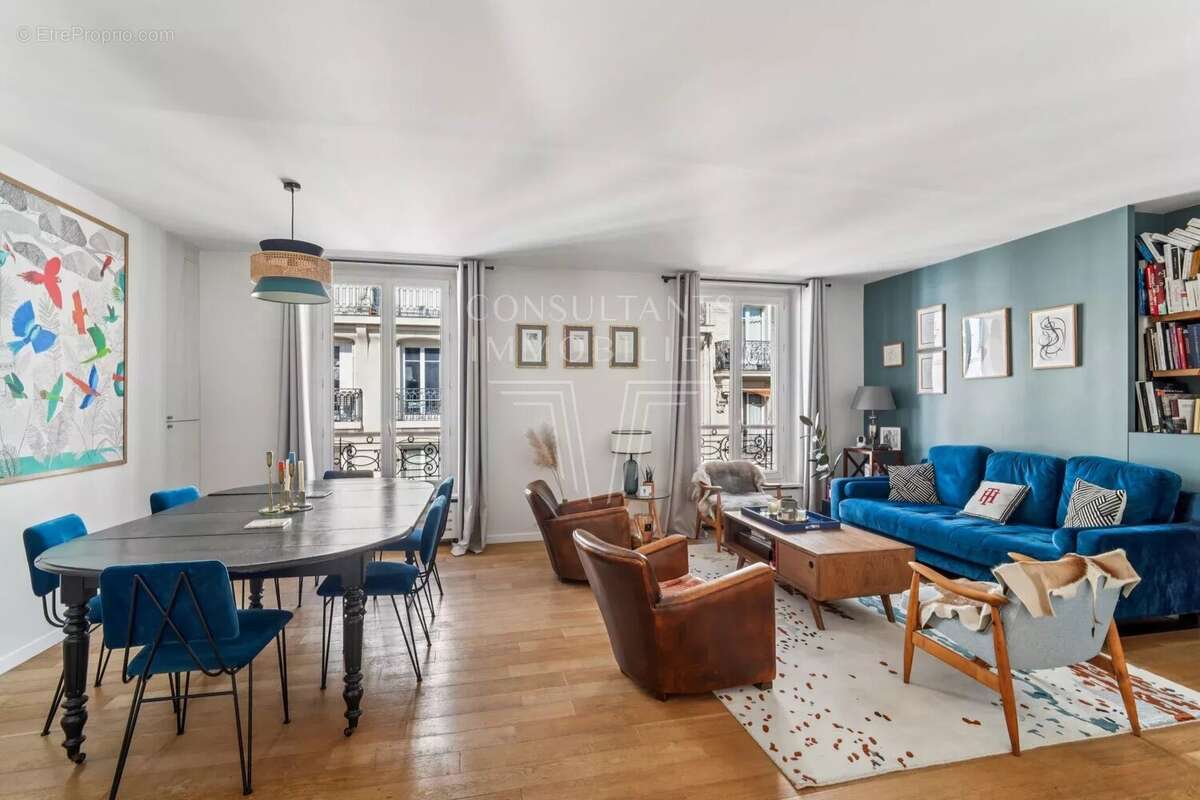 Appartement à PARIS-16E