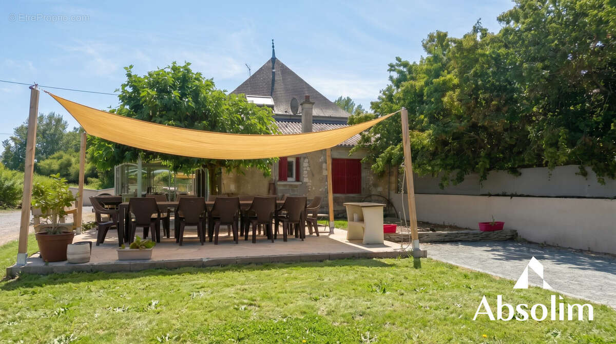 Maison 206 m² à Maze  - photo 3
