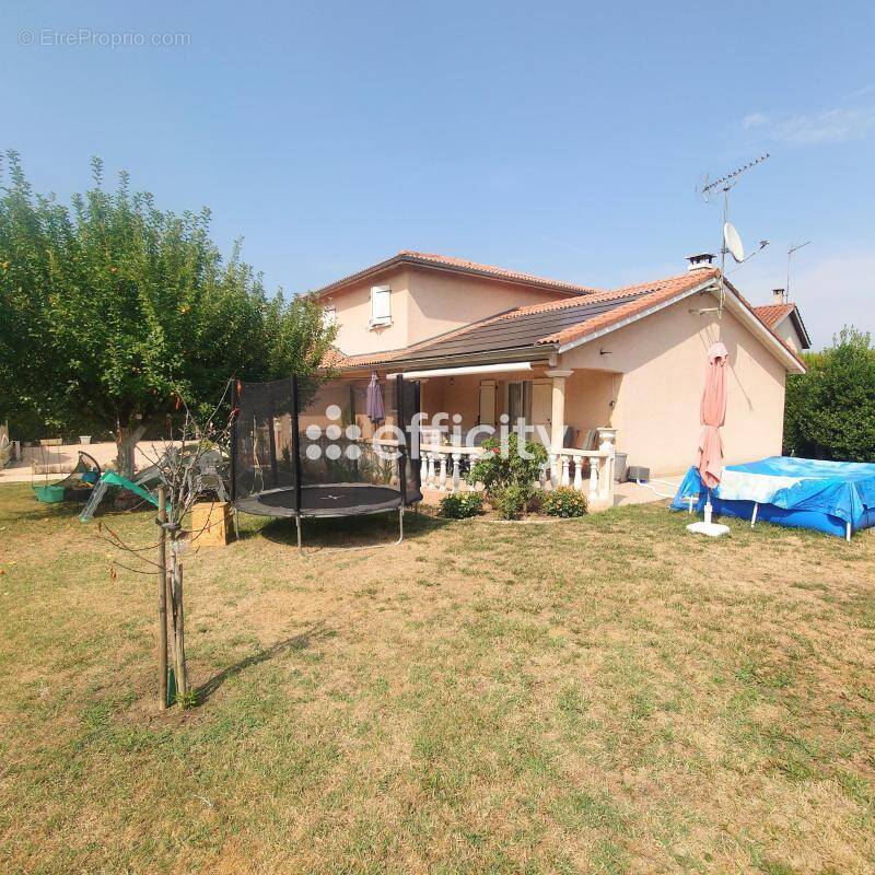 Maison 130 m² à Decines-Charpieu  - photo 1