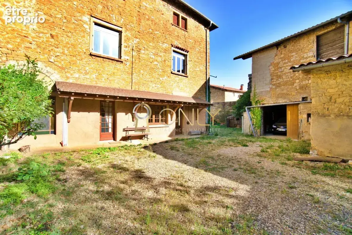 Poleymieux au Mont d'Or - Maison de caractère - 176 M² -  Dépendances - A rénover - photo 6