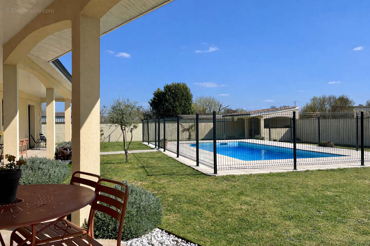 Maison à CAMPS-SUR-L'ISLE