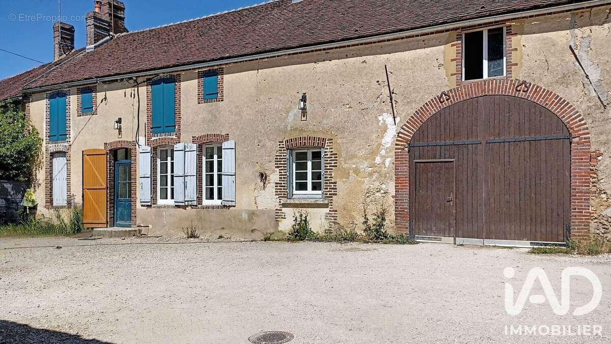 Maison 167 m² à Les Ormes  - photo 2