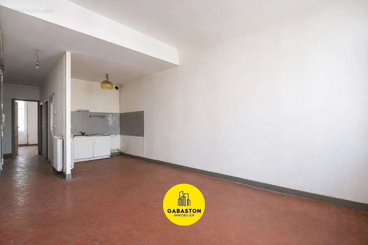 Appartement 75 m² à Marseille-2e  - photo 7