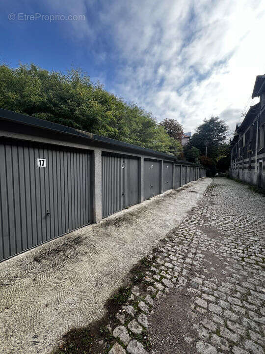 Parking à SAINT-ETIENNE