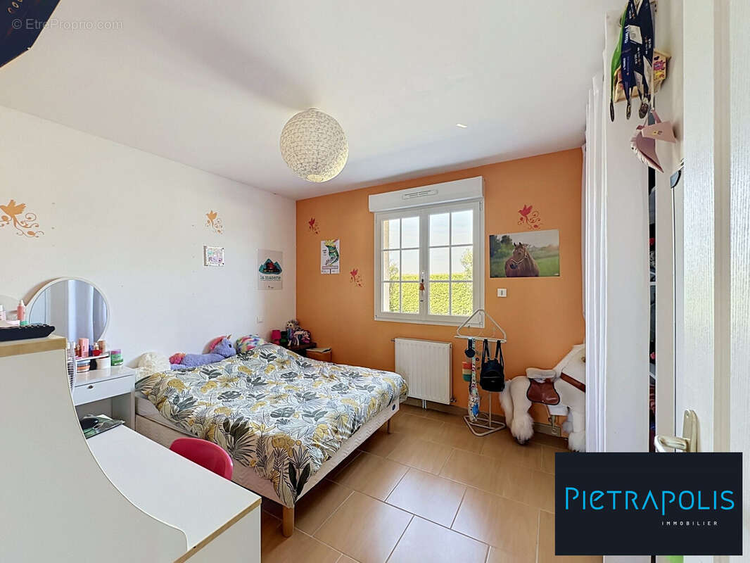 Maison 110 m² à Biesles  - photo 5