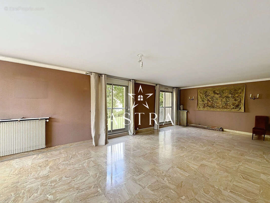 Appartement à LE PLESSIS-ROBINSON