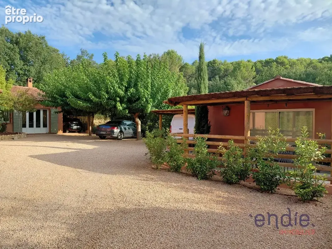 St Antonin du var villa plain pied 240 m² sur 1500  m² avec piscine - photo 4