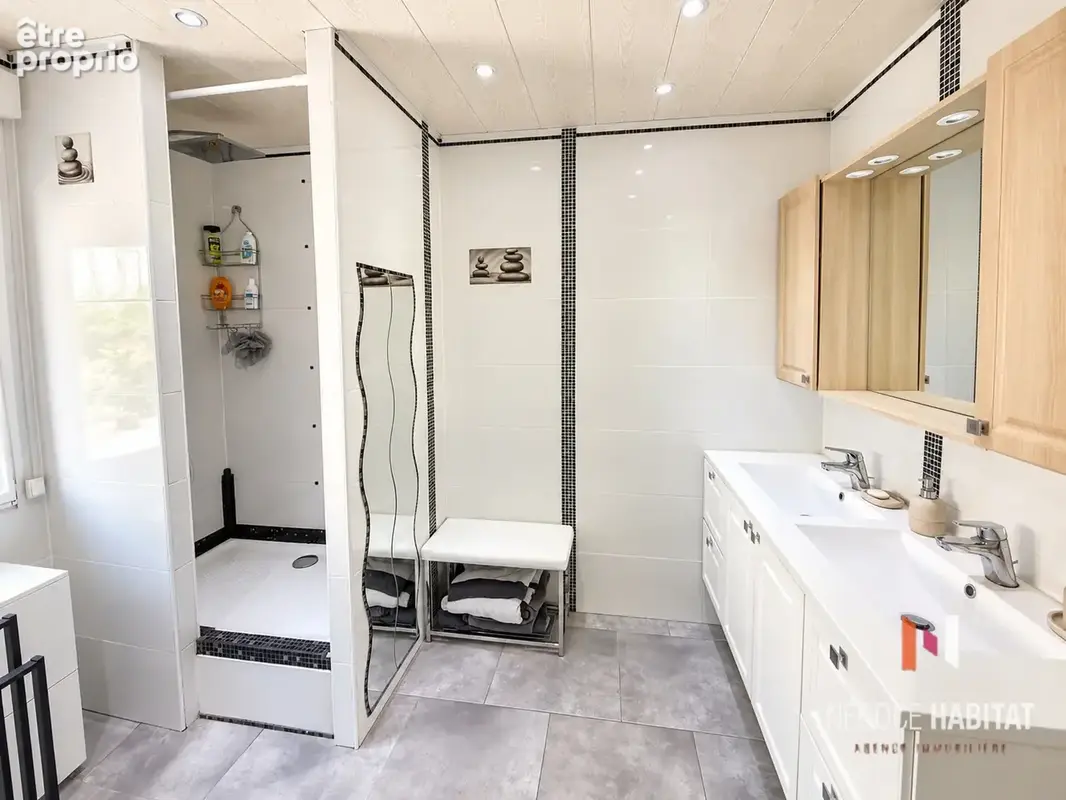 Maison de plain-pied 100 m2 avec piscine, terrain 650 m2 , proche centre du village - photo 7