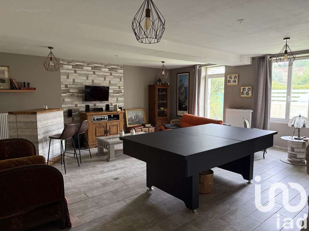 Maison 201 m² à Prin-Deyrancon  - photo 2