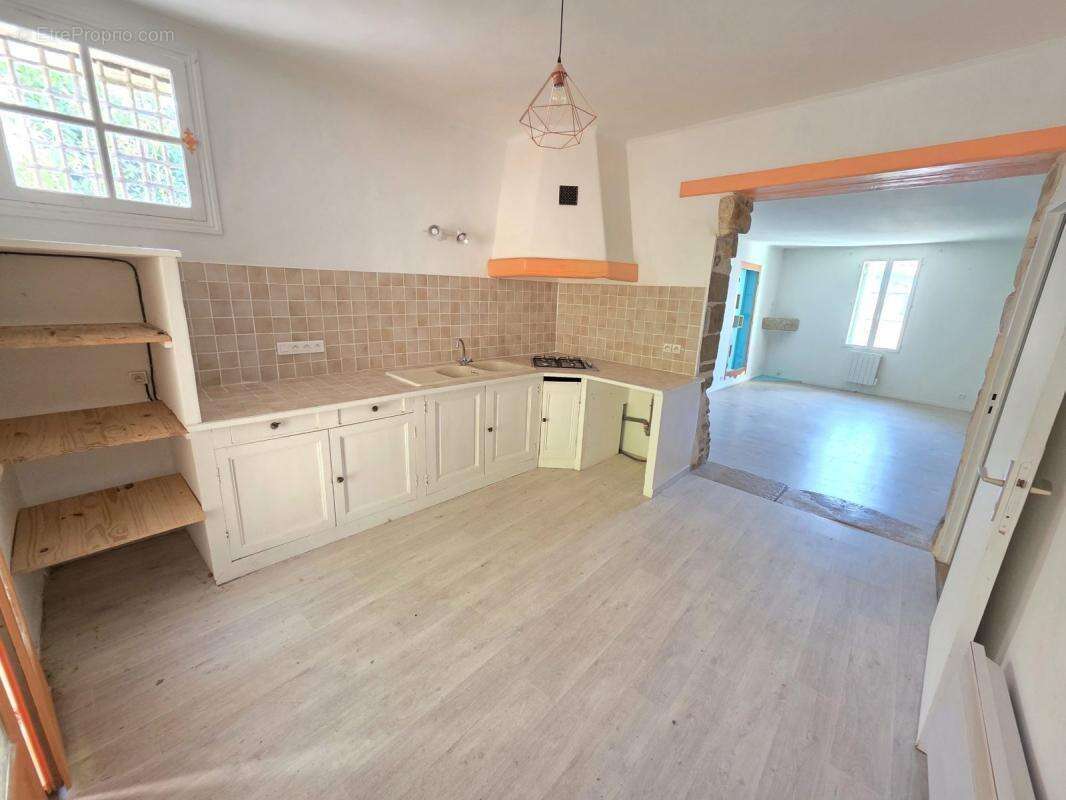 Appartement à MONTAREN-ET-SAINT-MEDIERS