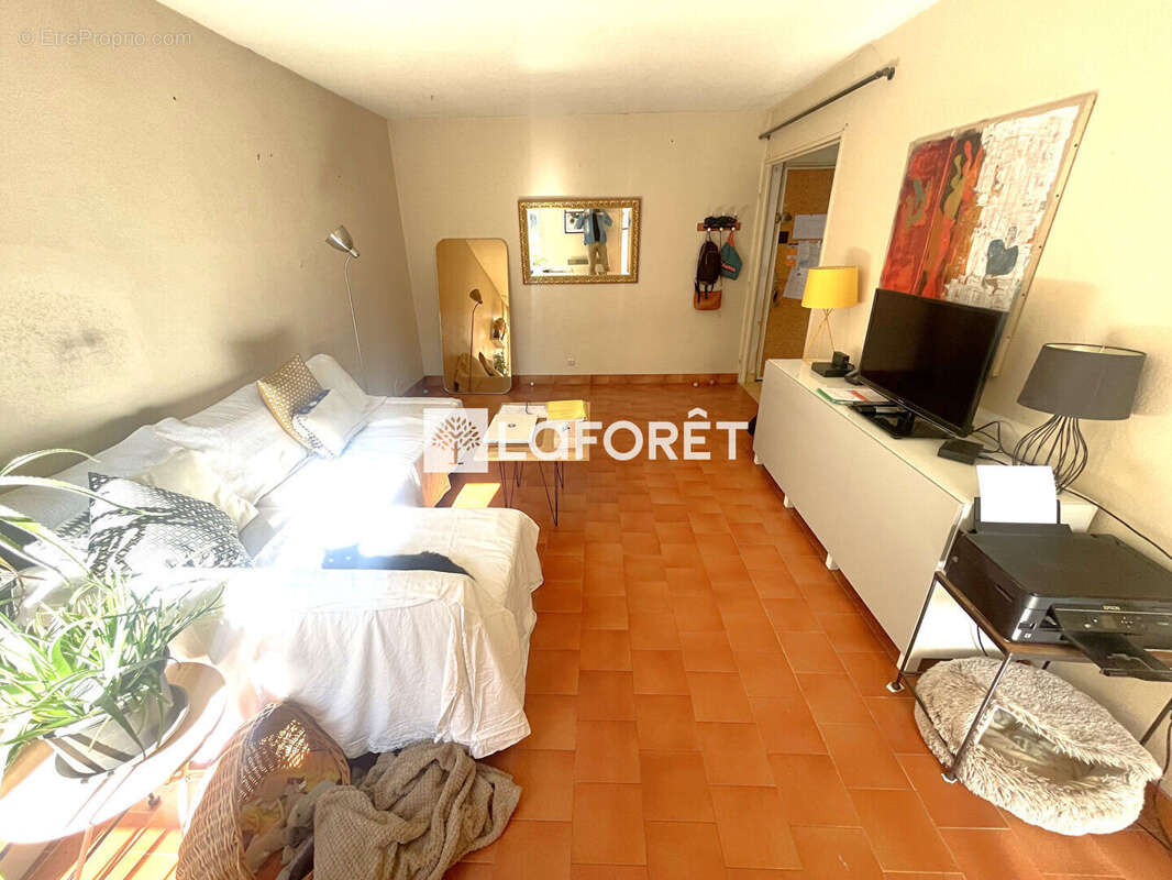 Appartement à SAINT-LAURENT-DU-VAR