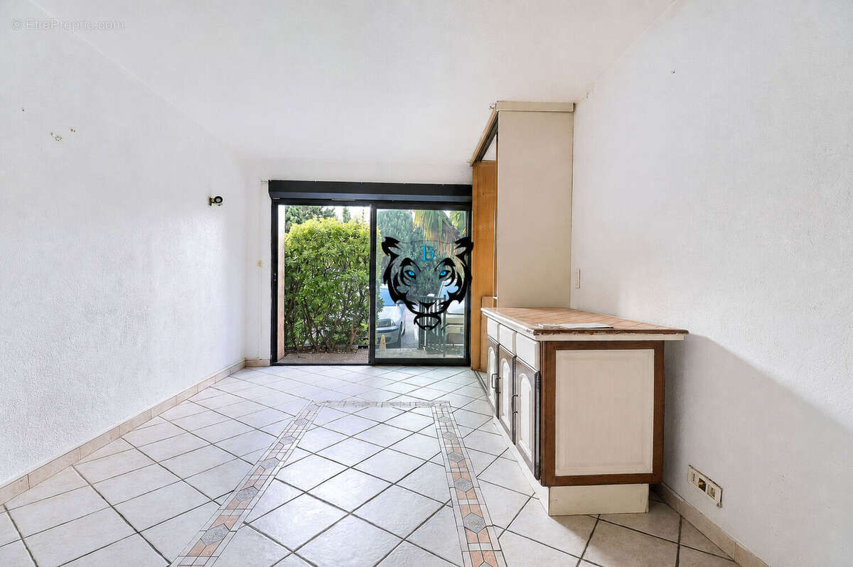 Studio rez de chaussée - terrasse - parking - cave - 26.37 m2 - photo 2