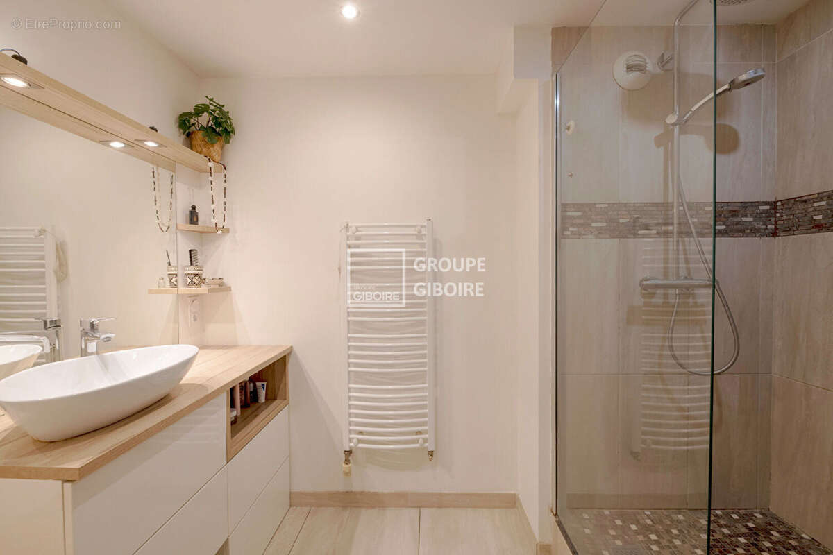A vendre - agence giboire - appartement t4 d'env. 79m² - photo 6
