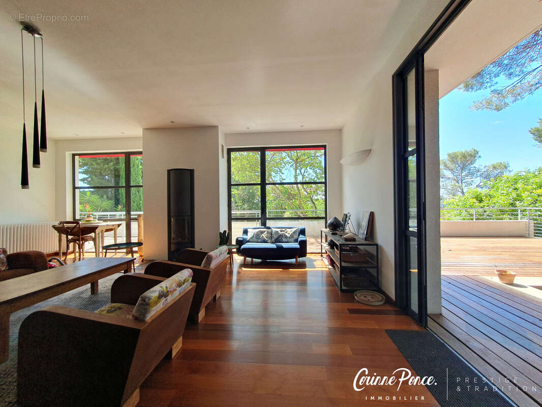 Superbe Villa contemporaine avec piscine proposée par Corinne Ponce Immobilier - photo 9